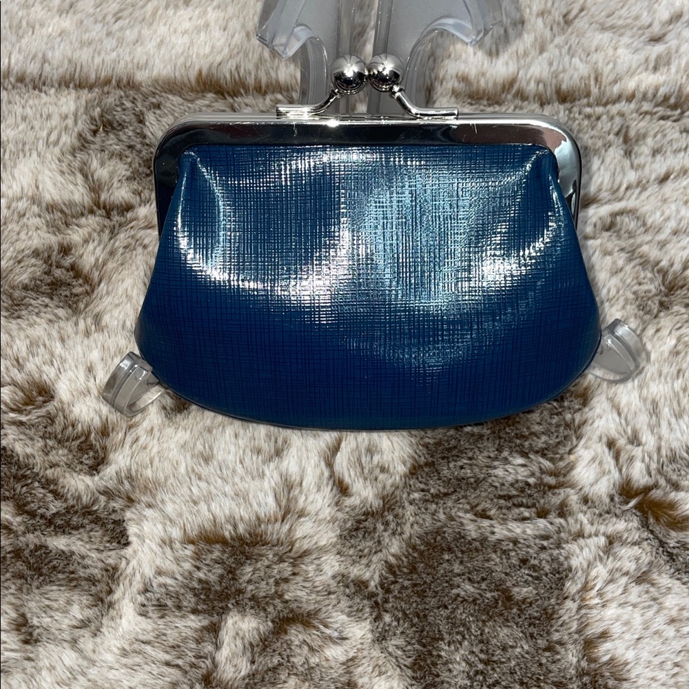 Coach ‘Darcy’ Patent Bow Framed Coin Purse - Picture 3 of 11